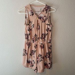 Super Soft Women’s Peach-Colored Floral Romper Size Small to Extra Small